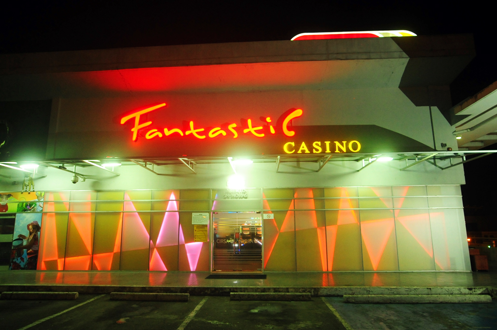 Fachada Fantastic Casino 12 Octubre